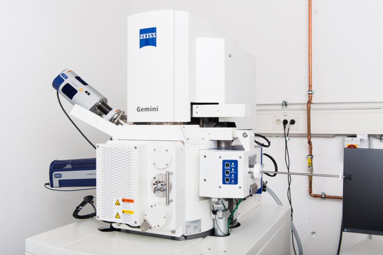 TEM透射电子显微镜详解：原理、应用、样品制备与报价全指南_TEM测试_分析_样品制备